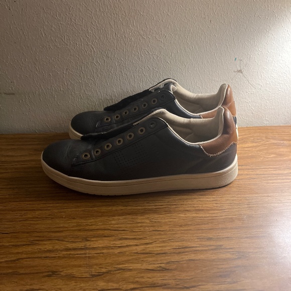 Tommy Hilfiger shoes (good condition) - Picture 1 of 5